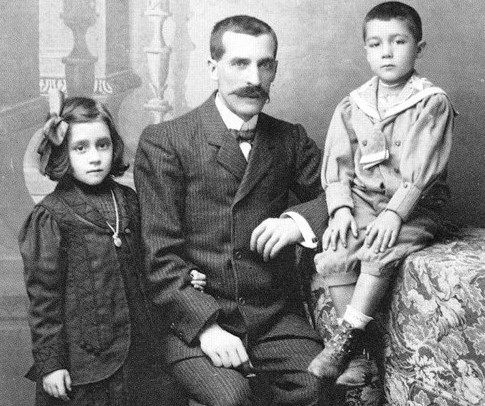 Gabino Rodríguez with his children Matutina y Alejandro