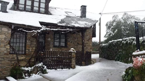 Casa'l Churro on snowy day. Portalada