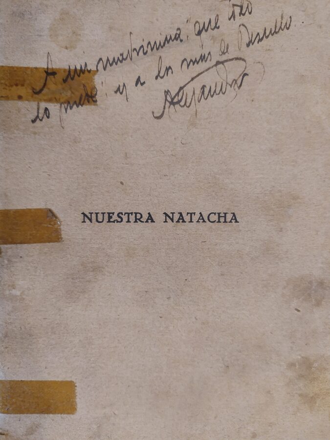 Edición de "Nuestra Natacha" dedicada por Casona a su familia de Besullo en 1936 (Colección Luis Miguel Rodríguez)